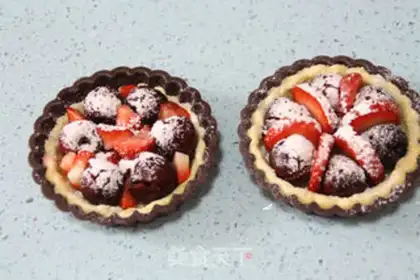 Make Fresh Sweet Fruit Tower step 15