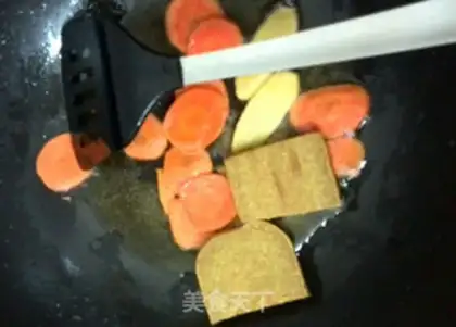 Make Coconut curry seafood step 4