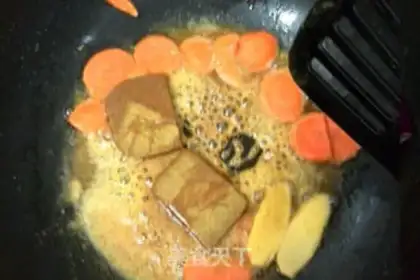 Make Coconut curry seafood step 5