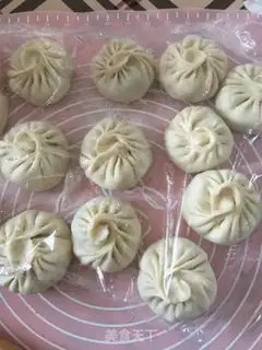 Make Eggs and meat buns step 7