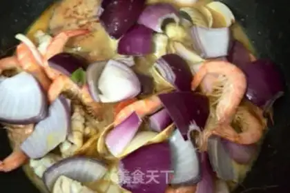Make Coconut curry seafood step 7