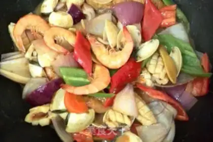 Make Coconut curry seafood step 9
