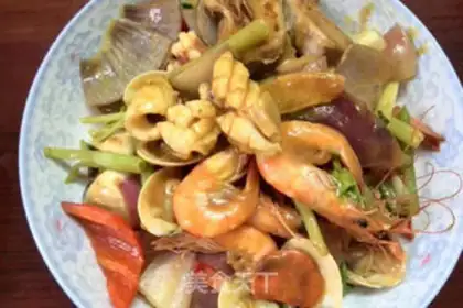 Make Coconut curry seafood step 10
