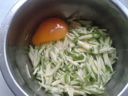 Make Cracker eggcake step 1