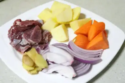 Make Curry potato stew step 1