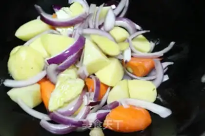Make Curry potato stew step 3