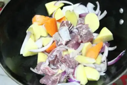 Make Curry potato stew step 4