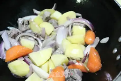 Make Curry potato stew step 5