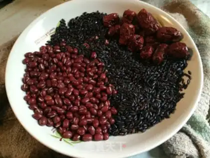 Make Black rice, red bean date congee step 0