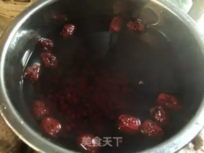 Make Black rice, red bean date congee step 1