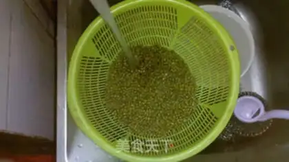 Make Scrambling tea and green bean sand step 0