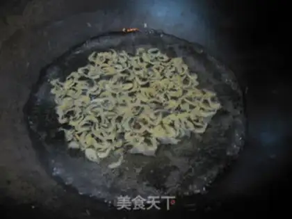 Make Garlic sprouts and eggs step 1