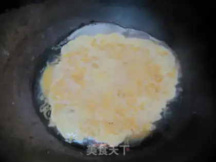 Make Garlic sprouts and eggs step 2