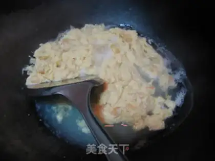 Make Garlic sprouts and eggs step 3