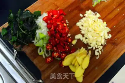 Make Spicy leather shrimp step 1