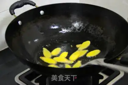 Make Spicy leather shrimp step 2