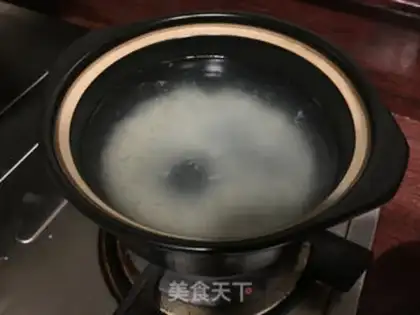 Make Crab-crayfish congee step 1