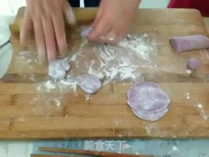 Make Rose buns step 0