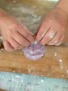 Make Rose buns step 2