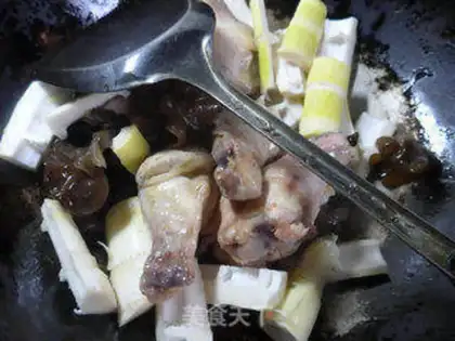 Make Black-muck-throat wings step 2