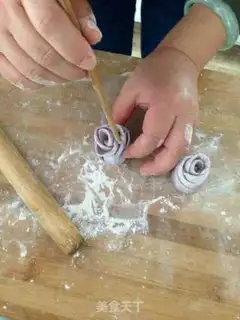 Make Rose buns step 5