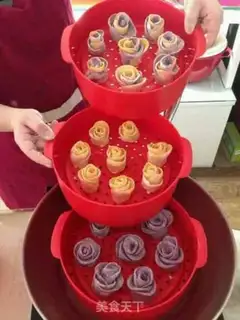 Make Rose buns step 6