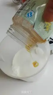 Make Flamingo yogurt shake step 4