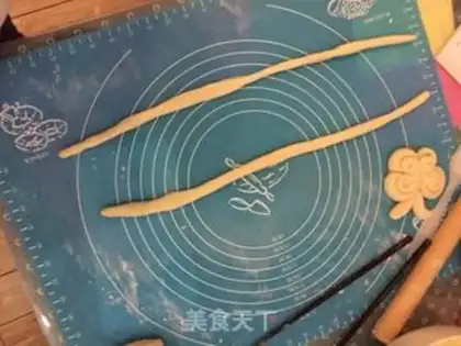 Make Fancy buns step 6