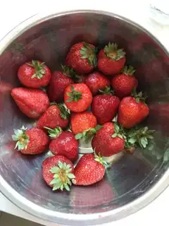 Make Strawberry yogurt shake step 0