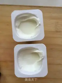 Make Strawberry yogurt shake step 1