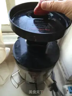 Make Strawberry yogurt shake step 2
