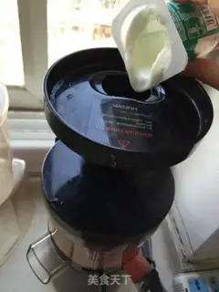 Make Strawberry yogurt shake step 3