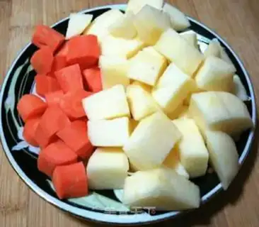 Make Apple carrot juice step 0