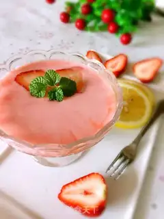 Make Strawberry yogurt shake step 4