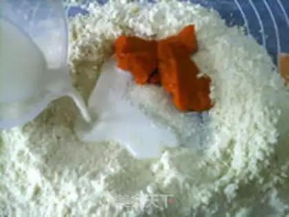 Make Pumpkin English teacake step 5
