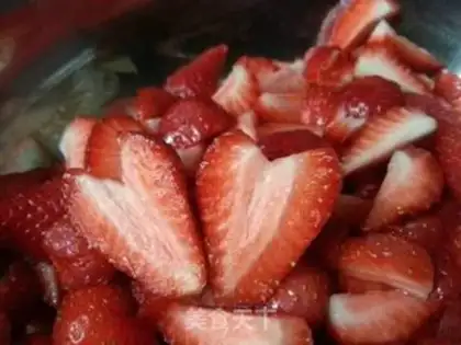 Make Strawberry sauce step 0