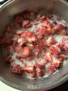 Make Homemade strawberry sauce step 4