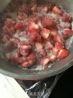 Make Homemade strawberry sauce step 5