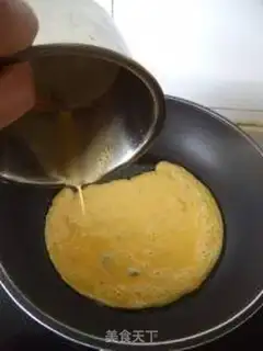 Make Shrimp-covered eggs step 1