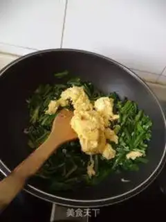 Make Shrimp-covered eggs step 6