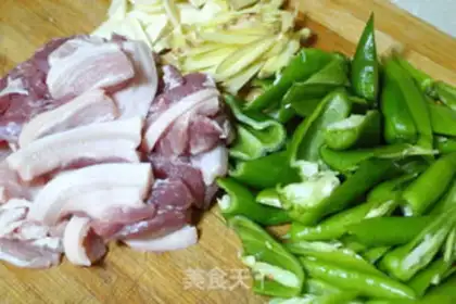 Make Chili fried meat step 1
