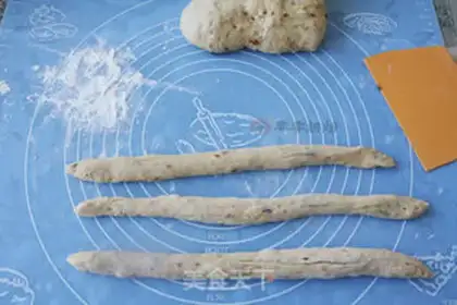 Make raisin braid bread step 7