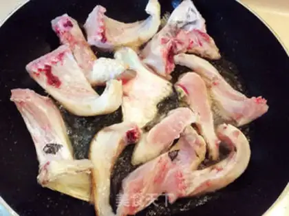 Make Snacks of chili fish step 1