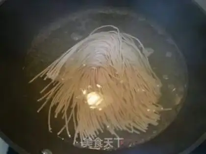Make Simple oil noodles step 4