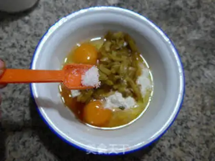 Make Squeeze eggs step 3