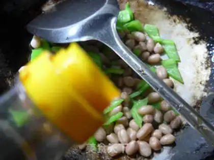 Make Pie pepper and peanut rice step 7