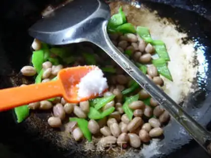 Make Pie pepper and peanut rice step 8