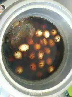 Make Tea quail eggs step 4
