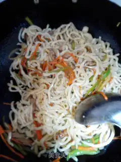 Make Noodle with pepper sauce step 5