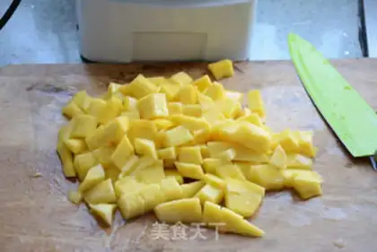 Make Yogurt mango cup step 1